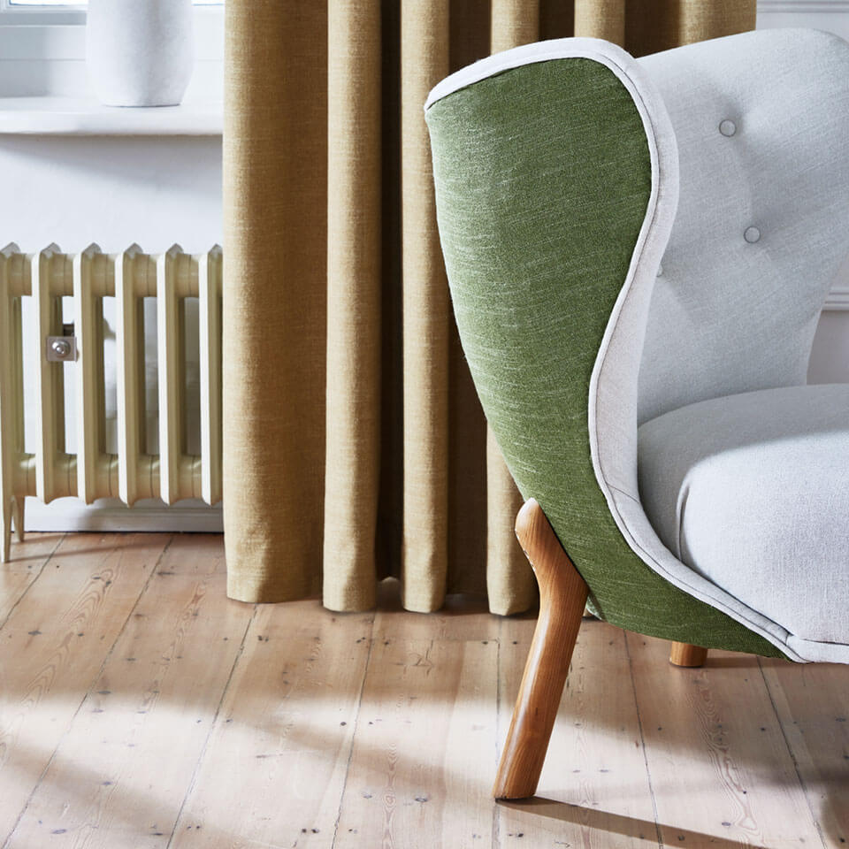 A 1cm floor height allows air circulation and prevents moisture wicking into the fabric